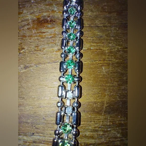 Two Sparkling Bracelets, Stretch & Clasp, Green & Clear Stones, Appear V… - Picture 8 of 10